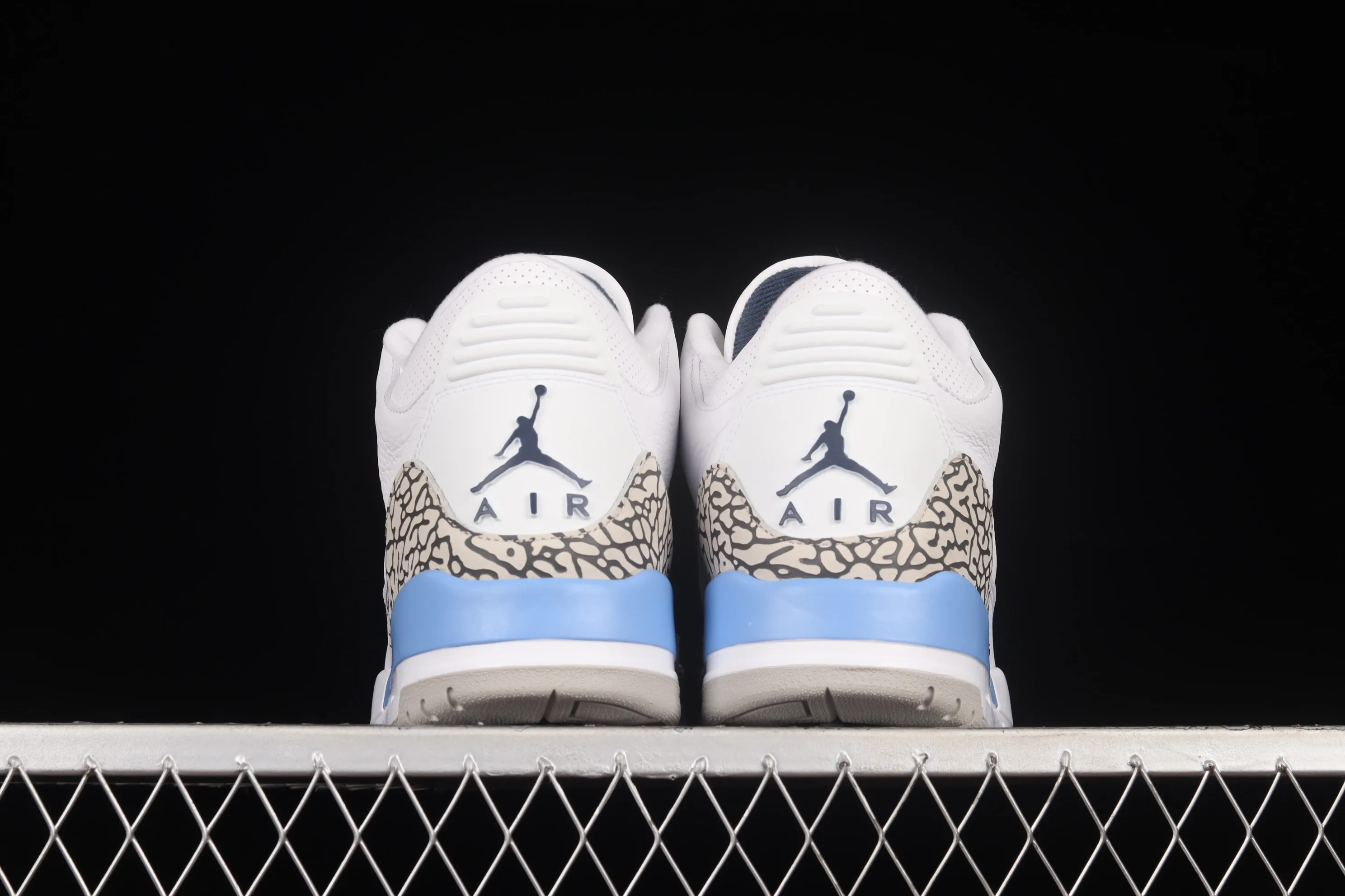 All categories Air Jordan Jordan series basketball shoes Air Jordan 3 foreign trade version Air Jordan 3 UNC AJ3 Joe 3 North Carolina blue white burst blue crack mid-basketball sneakers CT8532-104